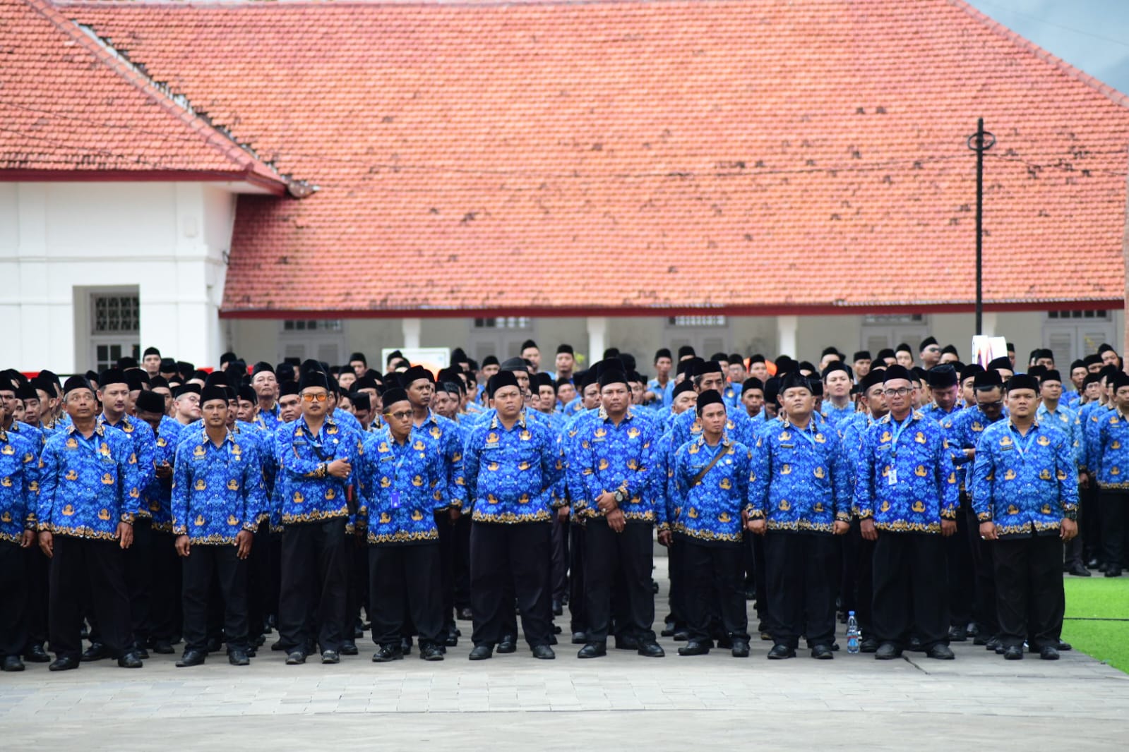 Ribuan Tenaga Pengabdi di Indramayu Resmi Jadi PPPK Paruh Waktu, Bupati Lucky Hakim Titip Pesan Etika Digital