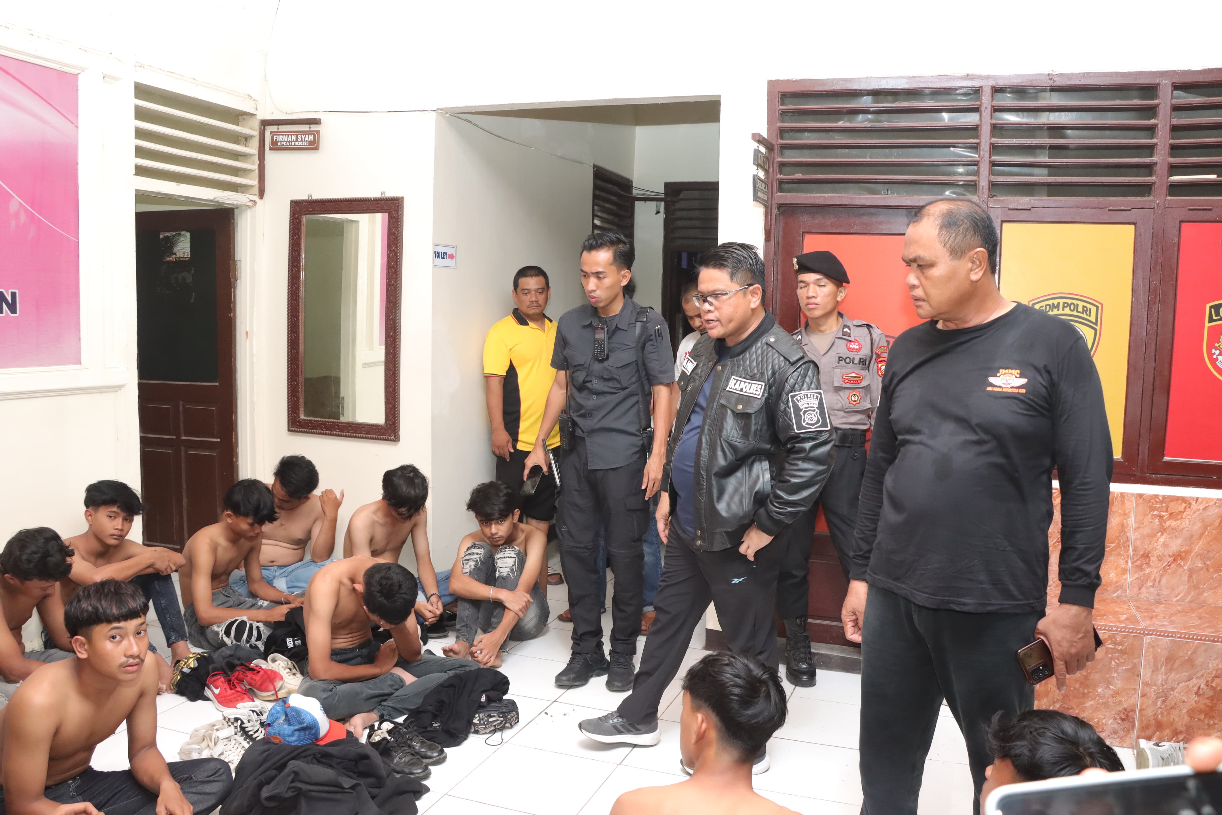 75 remaja terjaring di Balongan setelah upaya mereka hendak tawuran terdeteksi polisi